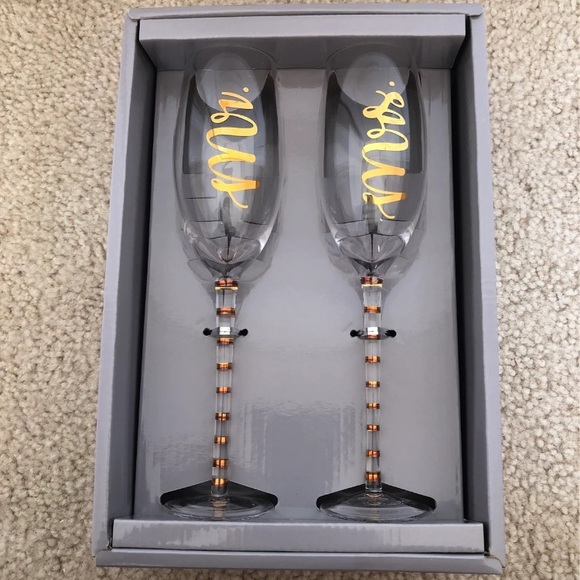 Other - 🥂 Mr and Mrs champagne flutes